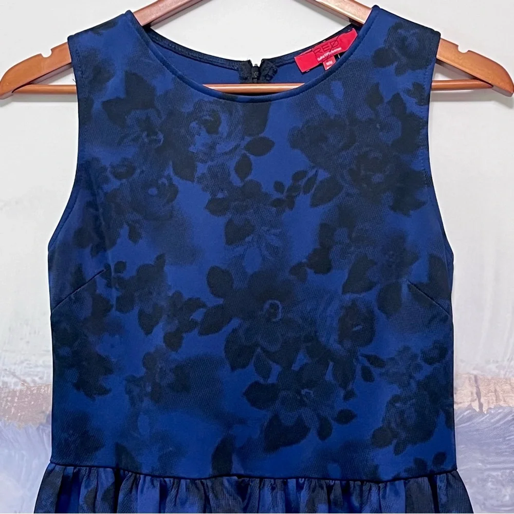 RED Saks Fifth Avenue Sheath Dress Romantic Floral Fit & Flare Blue Black Size M - Picture 2 of 15